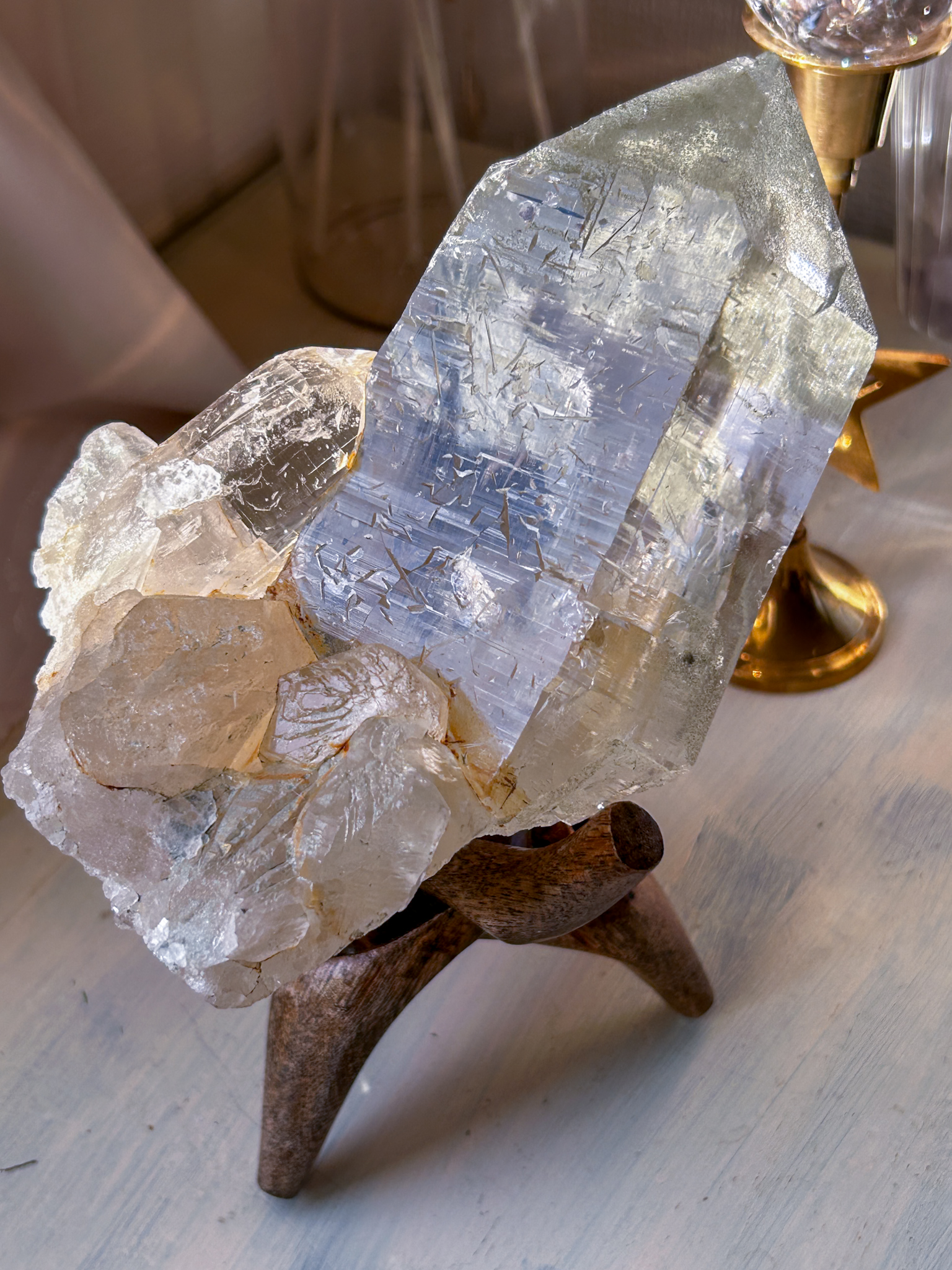 博物館級 超希少・入手困難・🔮古代文字が浮かび上がる
ガネーシュヒマール(シェルトゥン)ネパール産 巨大マスタークリスタル Ganesh, the God of Divine Blissスタンド付き - 画像 (7)