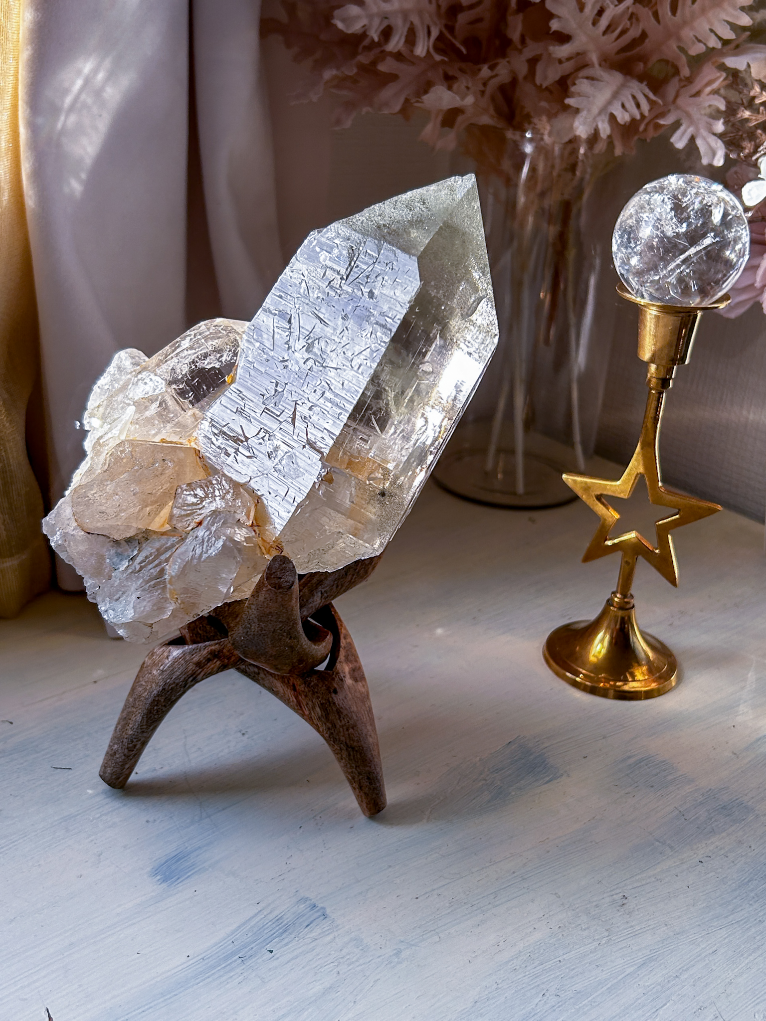 博物館級 超希少・入手困難・🔮古代文字が浮かび上がる
ガネーシュヒマール(シェルトゥン)ネパール産 巨大マスタークリスタル Ganesh, the God of Divine Blissスタンド付き - 画像 (12)