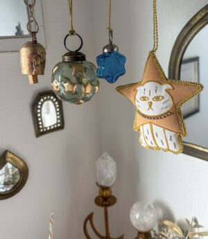 限定セット とってもキュート♡😺ハンドメイド製刺繍とガラスのオーナメント、カッチ地方の羊飼いベルMade in INDIA🇮🇳