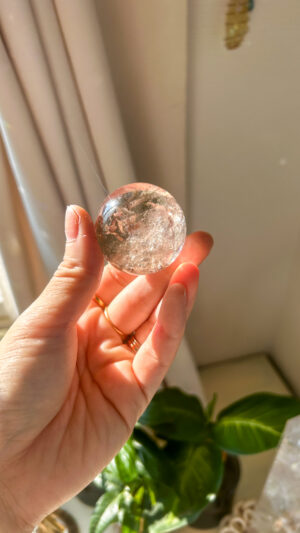 特価 非加熱スモーキー とっても美しい天然アイリススフィア（ブラジル）３８mm 虹きらりん