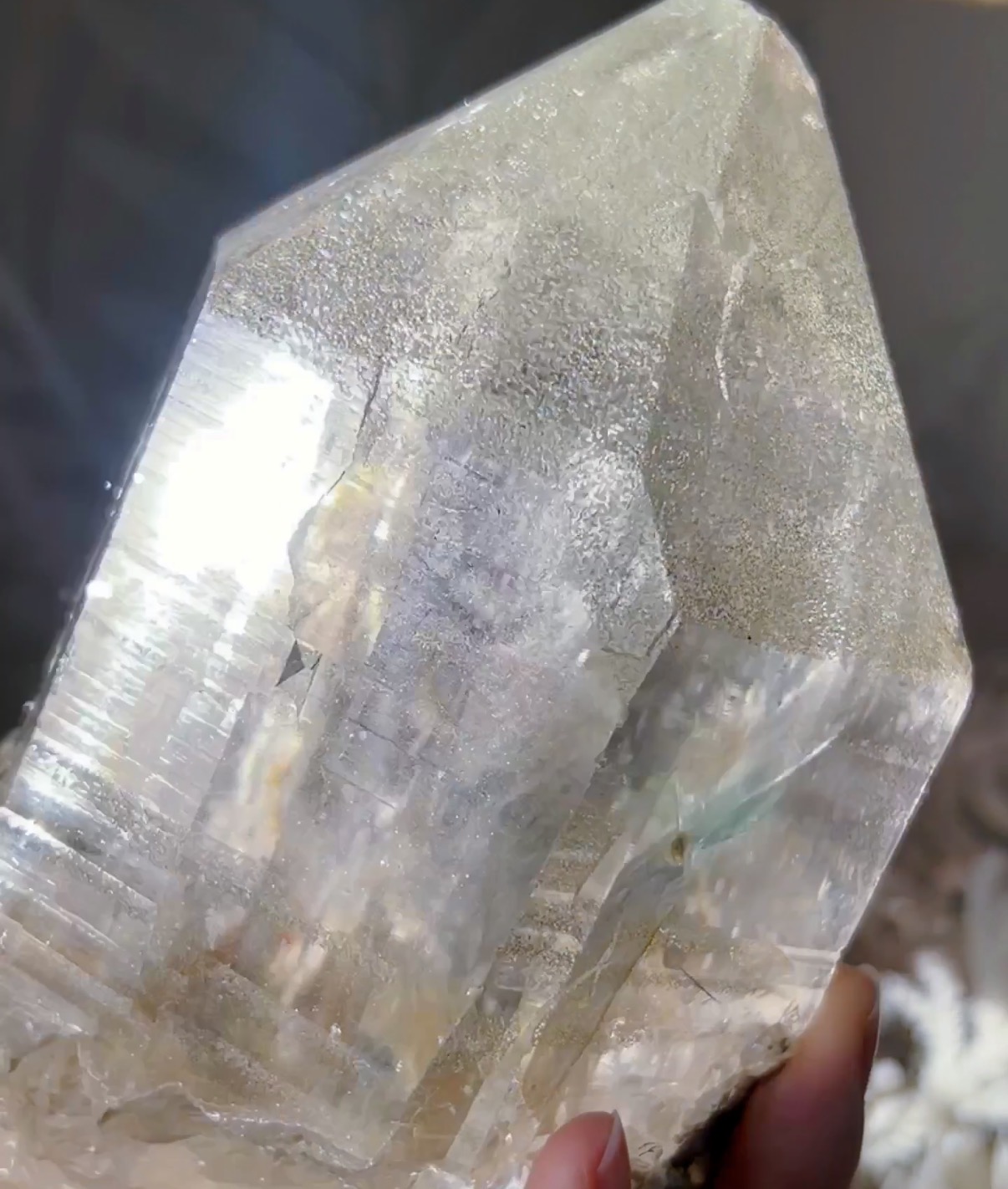 博物館級 超希少・入手困難・🔮古代文字が浮かび上がる
ガネーシュヒマール(シェルトゥン)ネパール産 巨大マスタークリスタル Ganesh, the God of Divine Blissスタンド付き - 画像 (17)